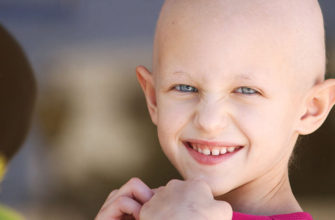 Юная девочка борется с лейкемией